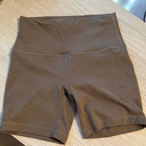 Lululemon wunder under biker shorts